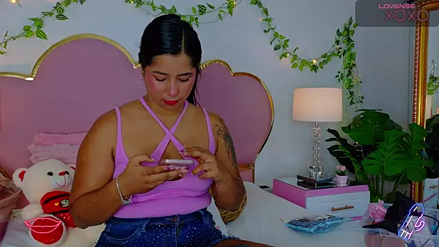 Snapshot of EmmaCrush chatting on 11-11-25, 09:04 EmmaCrush online show from 11-11-25, 09:04