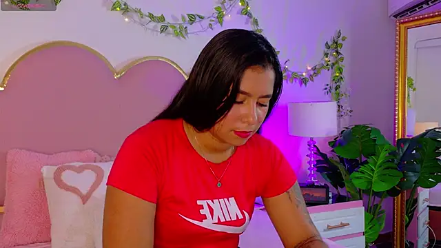 Snapshot of EmmaCrush chatting on 12-05-25, 08:49 EmmaCrush online show from 12-05-25, 08:49