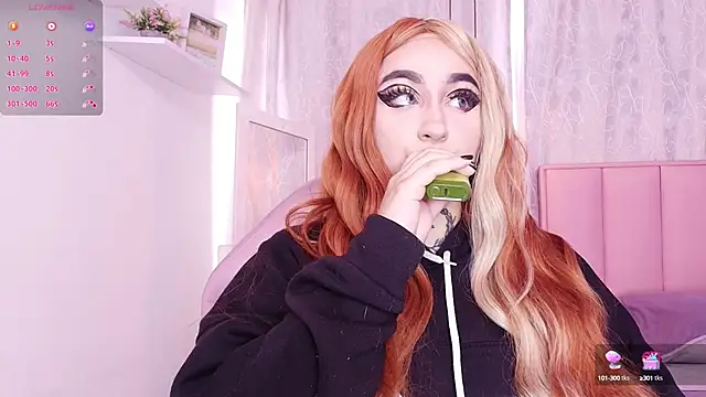 Snapshot of bella-green chatting on 02-15-25, 07:06 bella-green online show from 02-15-25, 07:06