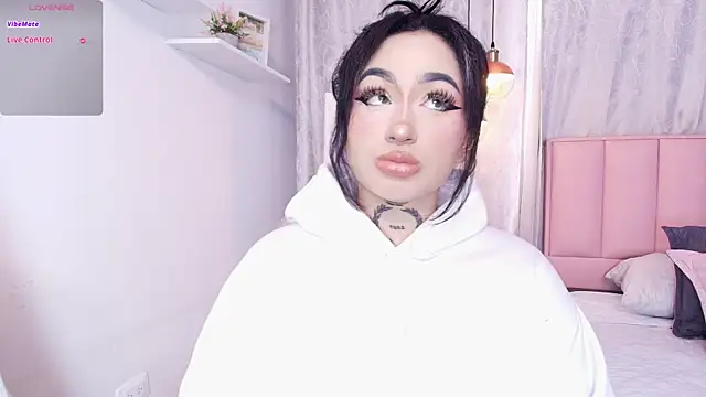 Snapshot of bella-green chatting on 03-18-25, 07:10 bella-green online show from 03-18-25, 07:10