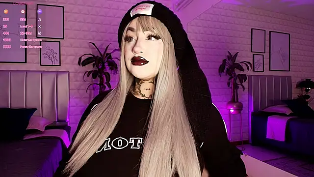 Snapshot of bella-green chatting on 09-25-25, 07:06 bella-green online show from 09-25-25, 07:06