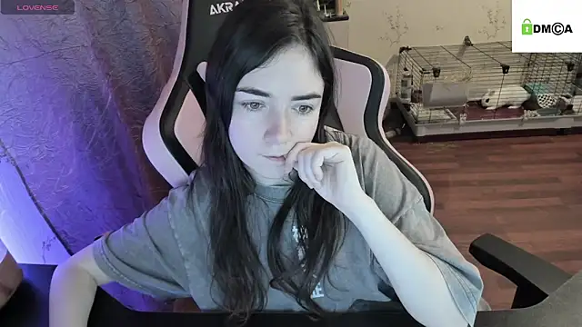 Snapshot of Crazy_forest_fairy chatting on 12-22-24, 04:28 Crazy forest fairy online show from 12-22-24, 04:28