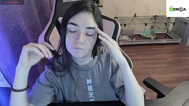 Snapshot of Crazy_forest_fairy chatting on 12-28-24, 04:08 Crazy forest fairy online show from 12-28-24, 04:08