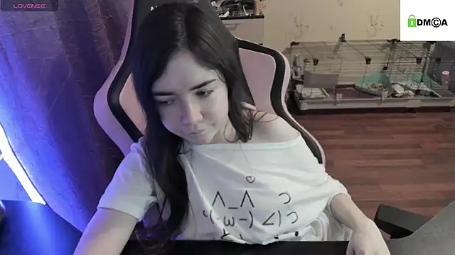 Snapshot of Crazy_forest_fairy chatting on 01-18-25, 03:09 Crazy forest fairy online show from 01-18-25, 03:09