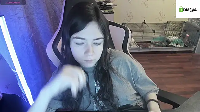 Snapshot of Crazy_forest_fairy chatting on 03-08-25, 04:34 Crazy forest fairy online show from 03-08-25, 04:34