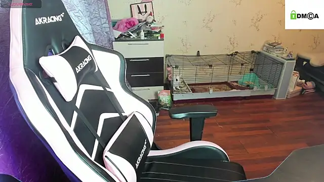 Snapshot of Crazy_forest_fairy chatting on 11-25-25, 10:43 Crazy forest fairy online show from 11-25-25, 10:43