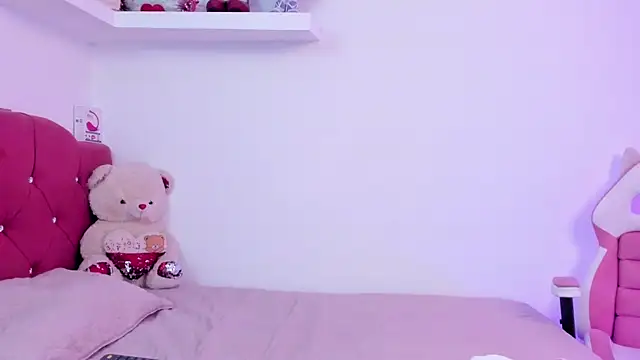 Snapshot of LucianaTomson chatting on 02-15-25, 11:14 LucianaTomson online show from 02-15-25, 11:14