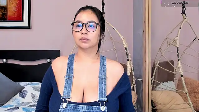  alaiasmile  online show from 10-05-25, 12:03