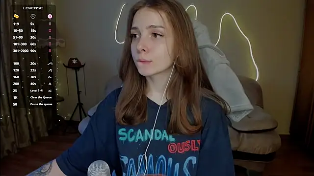 Snapshot of Kami_kam chatting on 02-21-25, 02:06 Kami kam online show from 02-21-25, 02:06