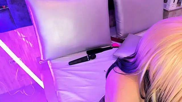 Charlotte Myers online show from 01-31-25, 03:11