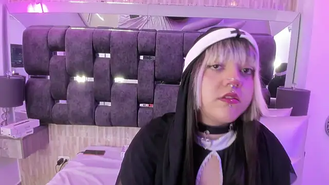 Charlotte Myers online show from 02-18-26, 07:43