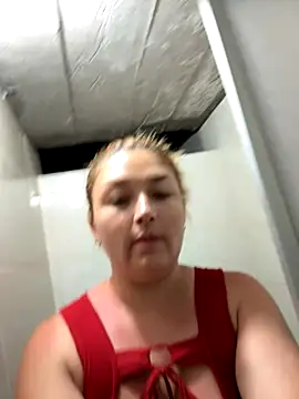 Snapshot of Sofia_Queen17 chatting on 10-15-25, 01:17 Sofia Queen17 online show from 10-15-25, 01:17