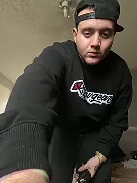 Snapshot of 817raul chatting on 12-15-24, 04:48 817raul online show from 12-15-24, 04:48