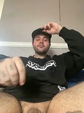 Snapshot of 817raul chatting on 03-09-25, 08:21 817raul online show from 03-09-25, 08:21