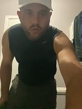 Snapshot of 817raul chatting on 09-25-25, 02:37 817raul online show from 09-25-25, 02:37