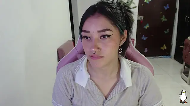 Snapshot of littleangel1_m chatting on 11-13-25, 08:30 littleangel1 m online show from 11-13-25, 08:30