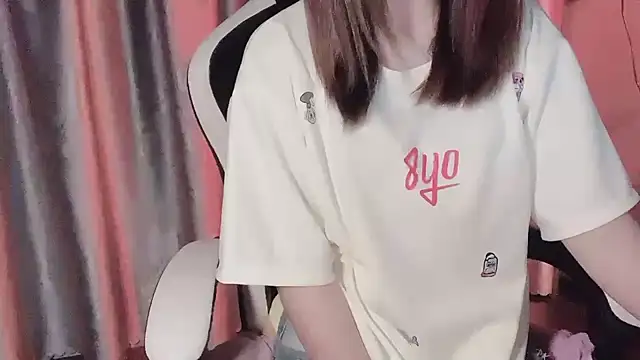 Snapshot of _Ely_ chatting on 03-18-25, 06:37 Ely online show from 03-18-25, 06:37