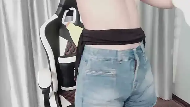 Snapshot of _Ely_ chatting on 03-22-25, 08:29 Ely online show from 03-22-25, 08:29