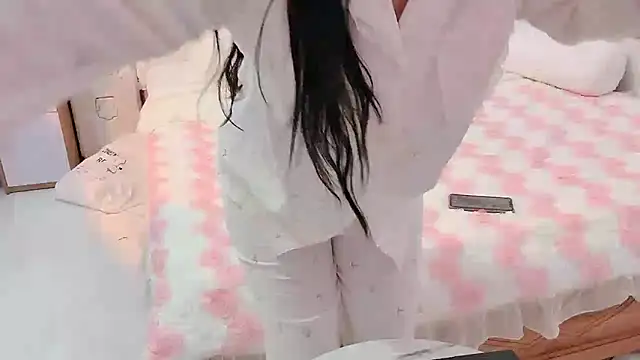 Snapshot of _Ely_ chatting on 09-16-25, 01:45 Ely online show from 09-16-25, 01:45