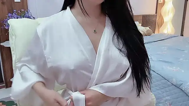 Snapshot of _Ely_ chatting on 10-06-25, 03:48 Ely online show from 10-06-25, 03:48