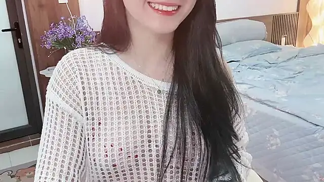 Snapshot of _Ely_ chatting on 10-08-25, 04:26 Ely online show from 10-08-25, 04:26