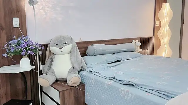 Snapshot of _Ely_ chatting on 10-23-25, 03:55 Ely online show from 10-23-25, 03:55