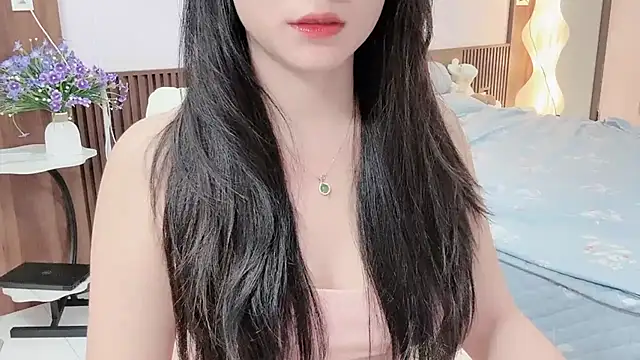 Snapshot of _Ely_ chatting on 10-25-25, 03:18 Ely online show from 10-25-25, 03:18