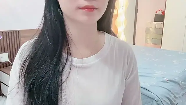 Snapshot of _Ely_ chatting on 10-28-25, 03:36 Ely online show from 10-28-25, 03:36