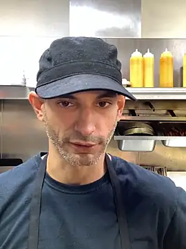 Snapshot of hailzeffn chatting on 09-15-25, 10:21 hailzeffn online show from 09-15-25, 10:21