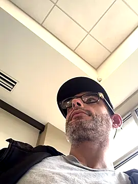 Snapshot of hailzeffn chatting on 09-23-25, 01:25 hailzeffn online show from 09-23-25, 01:25