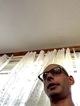 Snapshot of hailzeffn chatting on 09-28-25, 03:17 hailzeffn online show from 09-28-25, 03:17