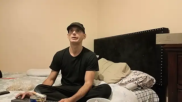 Snapshot of hailzeffn chatting on 10-18-25, 03:31 hailzeffn online show from 10-18-25, 03:31