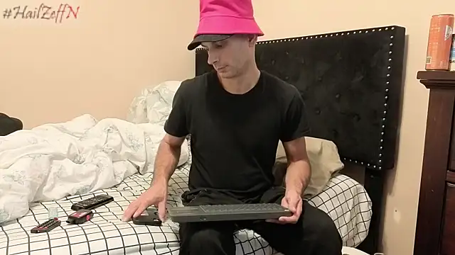 Snapshot of hailzeffn chatting on 10-19-25, 04:51 hailzeffn online show from 10-19-25, 04:51