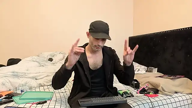 Snapshot of hailzeffn chatting on 10-29-25, 01:46 hailzeffn online show from 10-29-25, 01:46