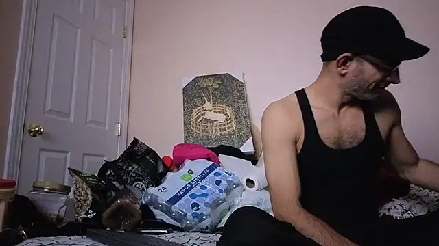 Snapshot of hailzeffn chatting on 10-31-25, 12:33 hailzeffn online show from 10-31-25, 12:33