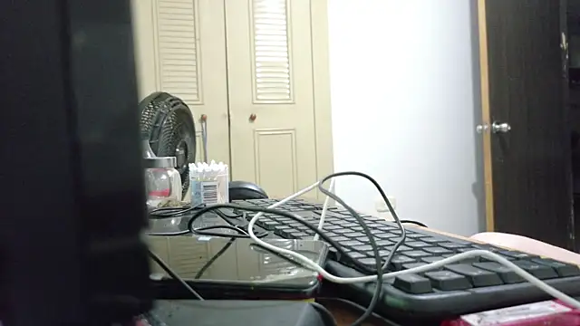 Snapshot of ladydeathz chatting on 12-14-25, 01:22 ladydeathz online show from 12-14-25, 01:22