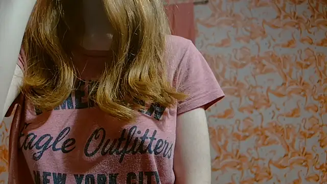 Snapshot of strawberrysmoothie chatting on 12-12-24, 01:32 strawberrysmoothie online show from 12-12-24, 01:32