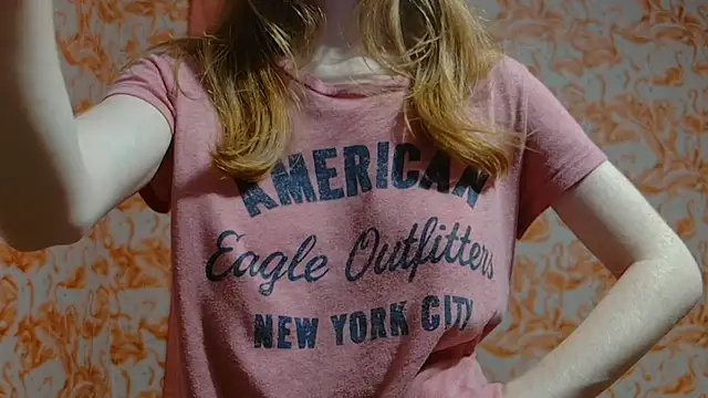 Snapshot of strawberrysmoothie chatting on 12-12-24, 04:37 strawberrysmoothie online show from 12-12-24, 04:37