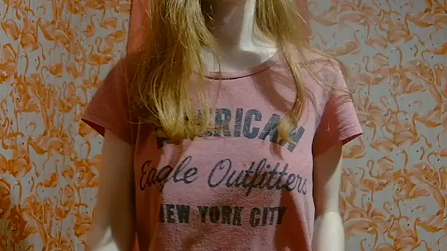 Snapshot of strawberrysmoothie chatting on 12-14-24, 06:02 strawberrysmoothie online show from 12-14-24, 06:02