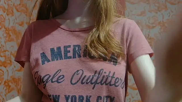 Snapshot of strawberrysmoothie chatting on 12-17-24, 06:02 strawberrysmoothie online show from 12-17-24, 06:02