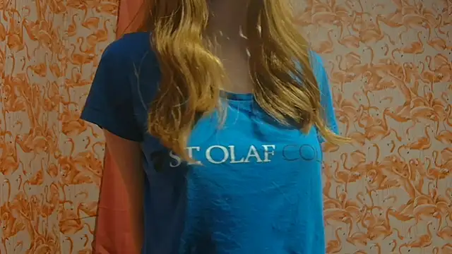 Snapshot of strawberrysmoothie chatting on 01-30-25, 03:00 strawberrysmoothie online show from 01-30-25, 03:00