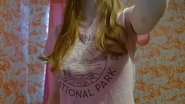 Snapshot of strawberrysmoothie chatting on 03-03-25, 09:15 strawberrysmoothie online show from 03-03-25, 09:15