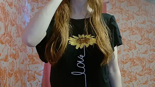 Snapshot of strawberrysmoothie chatting on 09-18-25, 05:37 strawberrysmoothie online show from 09-18-25, 05:37