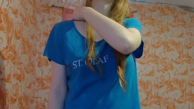 Snapshot of strawberrysmoothie chatting on 10-12-25, 07:35 strawberrysmoothie online show from 10-12-25, 07:35