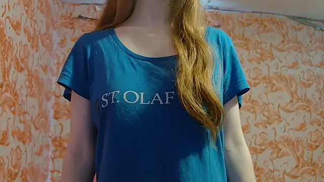 Snapshot of strawberrysmoothie chatting on 10-16-25, 05:58 strawberrysmoothie online show from 10-16-25, 05:58