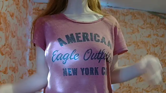 Snapshot of strawberrysmoothie chatting on 11-28-25, 08:00 strawberrysmoothie online show from 11-28-25, 08:00