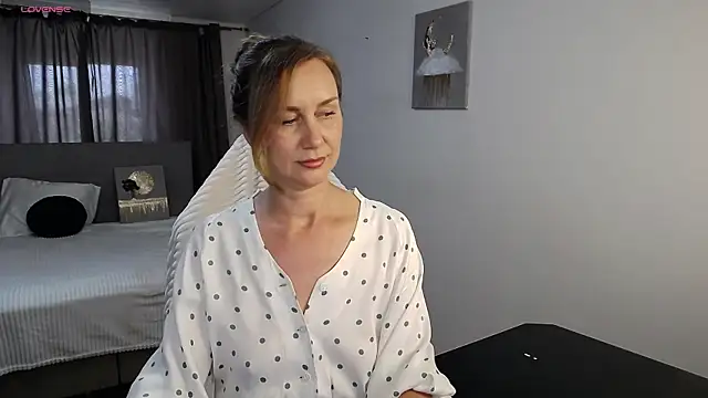 Vanessa Nowak online show from 05-20-26, 11:49