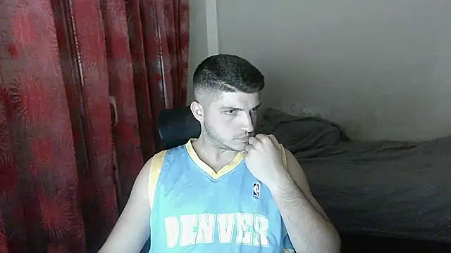 Snapshot of BoiWhore chatting on 09-30-25, 04:34 BoiWhore online show from 09-30-25, 04:34