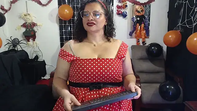 Snapshot of Aleja_Gonzales chatting on 10-26-25, 04:18 Aleja Gonzales online show from 10-26-25, 04:18