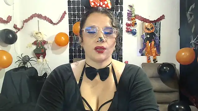 Snapshot of Aleja_Gonzales chatting on 10-30-25, 04:47 Aleja Gonzales online show from 10-30-25, 04:47